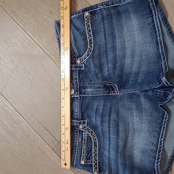 EUC Shyanne Jean Shorts Women's sz 31 Mid Rise Denim Shorts - Picture 10 of 12
